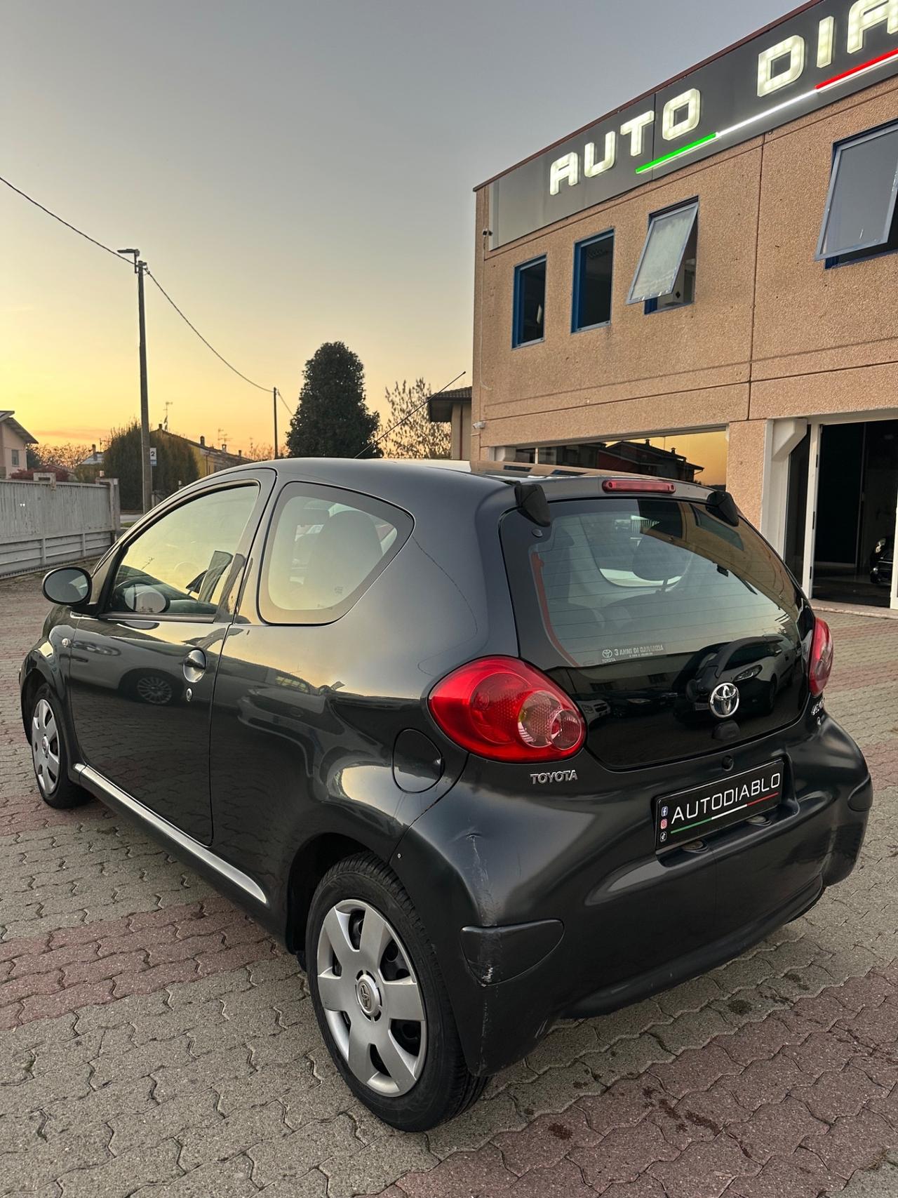 Toyota Yaris 1.0 3 porte Sol