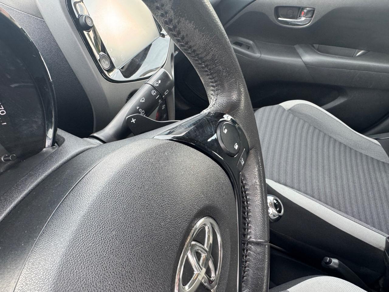 Toyota Aygo Connect 1.0 VVT-i 72 CV 5 porte x-play MMT