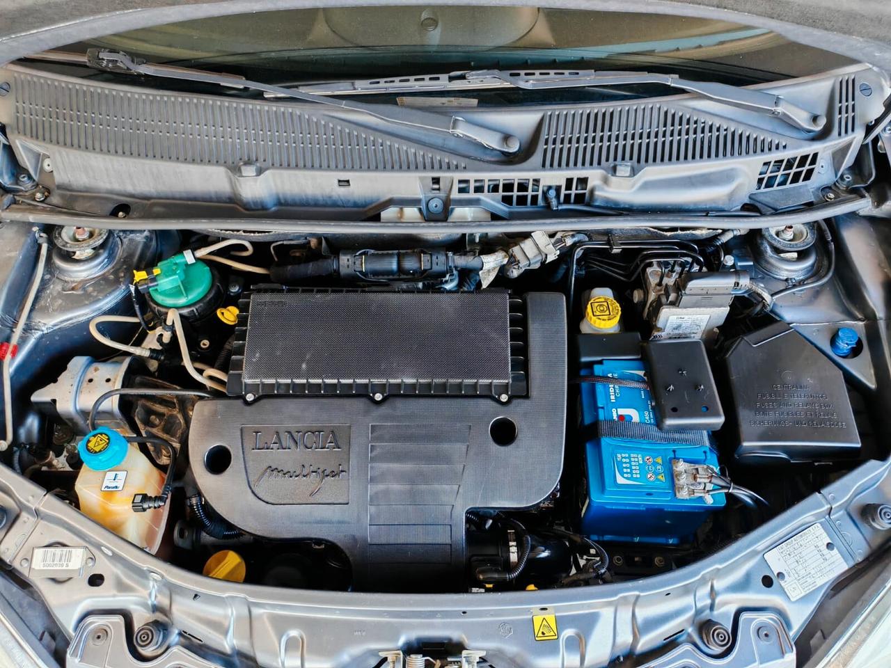 Lancia Ypsilon 1.3 Mjt 90 CV Platino