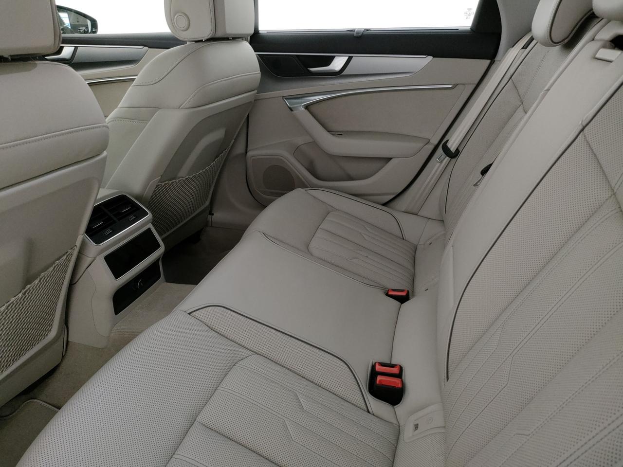 Audi A6 Avant 45 3.0 tdi mhev 48V S line edition quattr