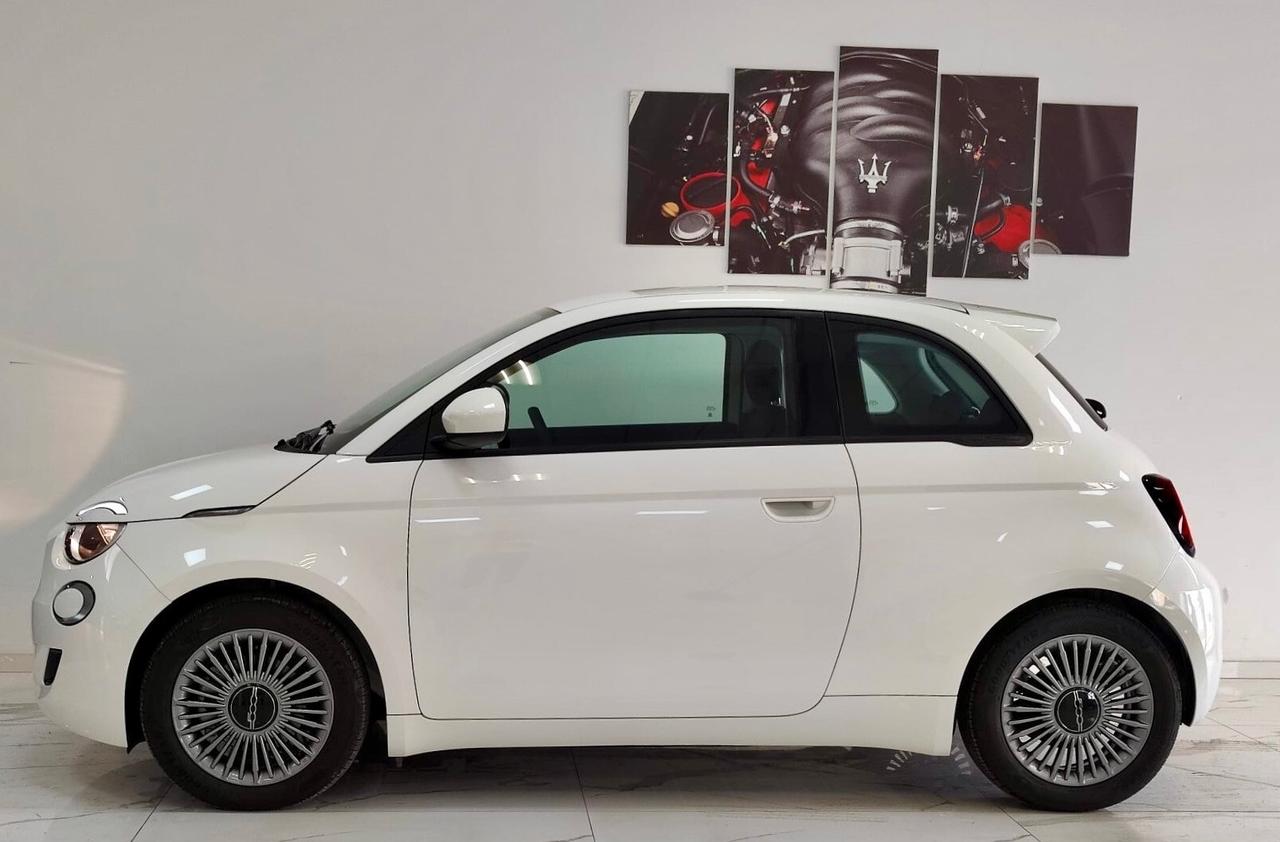 Nuova Fiat 500 Hatchback/ Nuova Km0