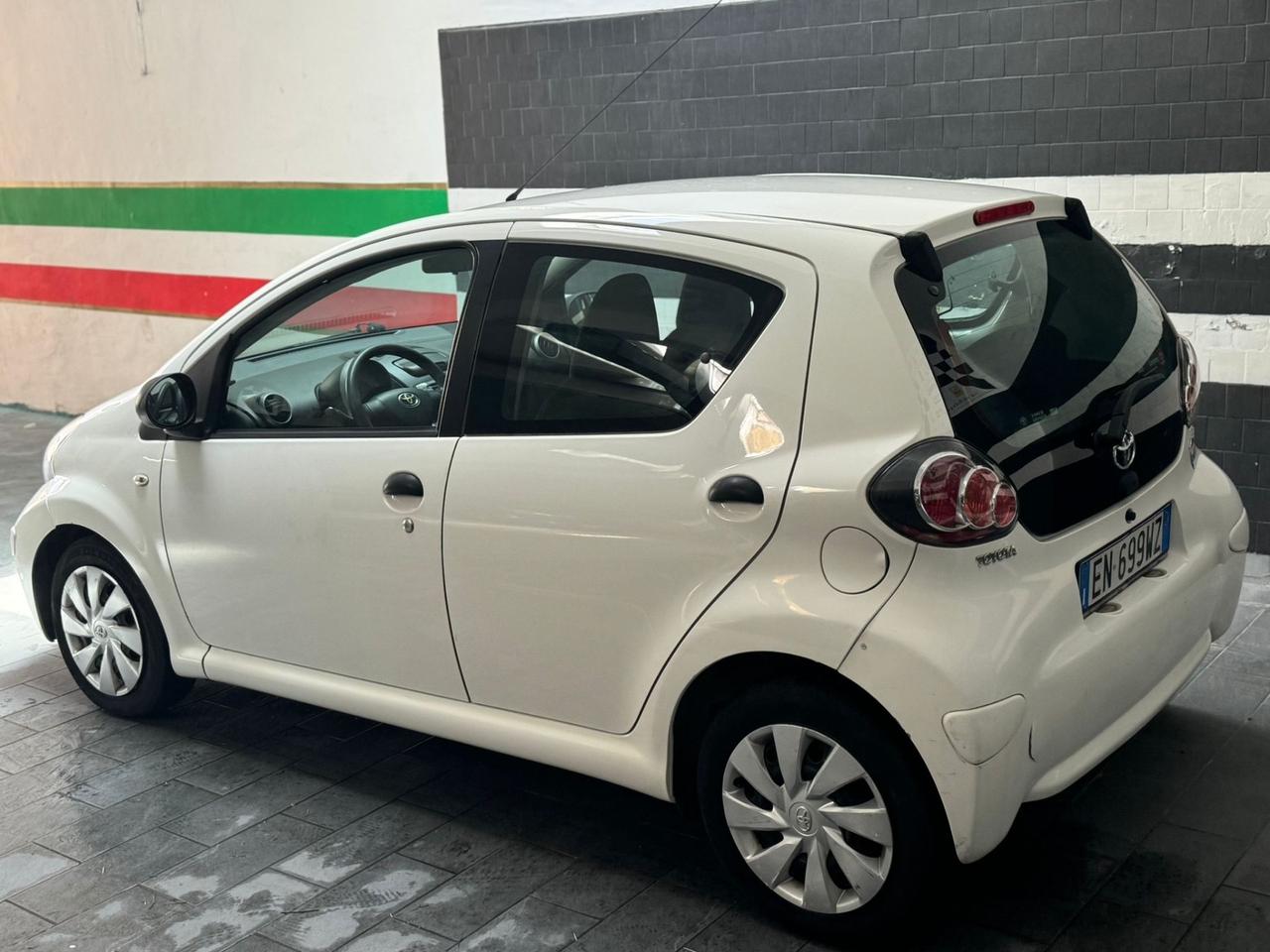 Toyota Aygo 1.0 12V VVT-i 5 porte Lounge Connect MMT
