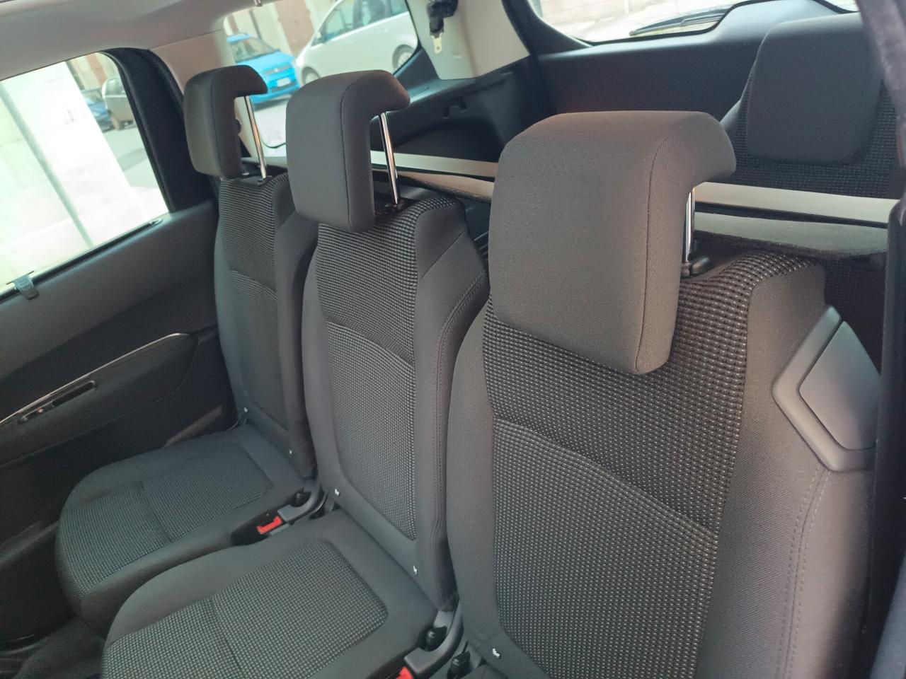 Peugeot 5008 1.6 HDi 115CV ALLURE 7 POSTI TETTO NAVI CAMERA