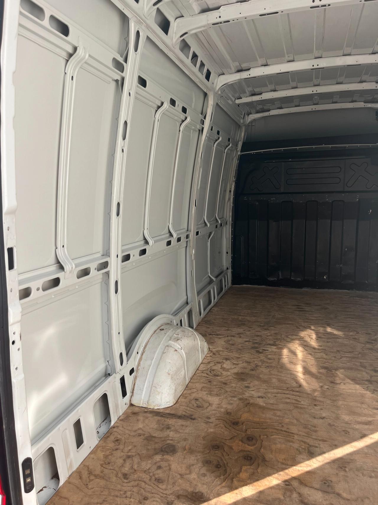 Iveco Daily 2.3 Diesel HKa 35 S V Radstand