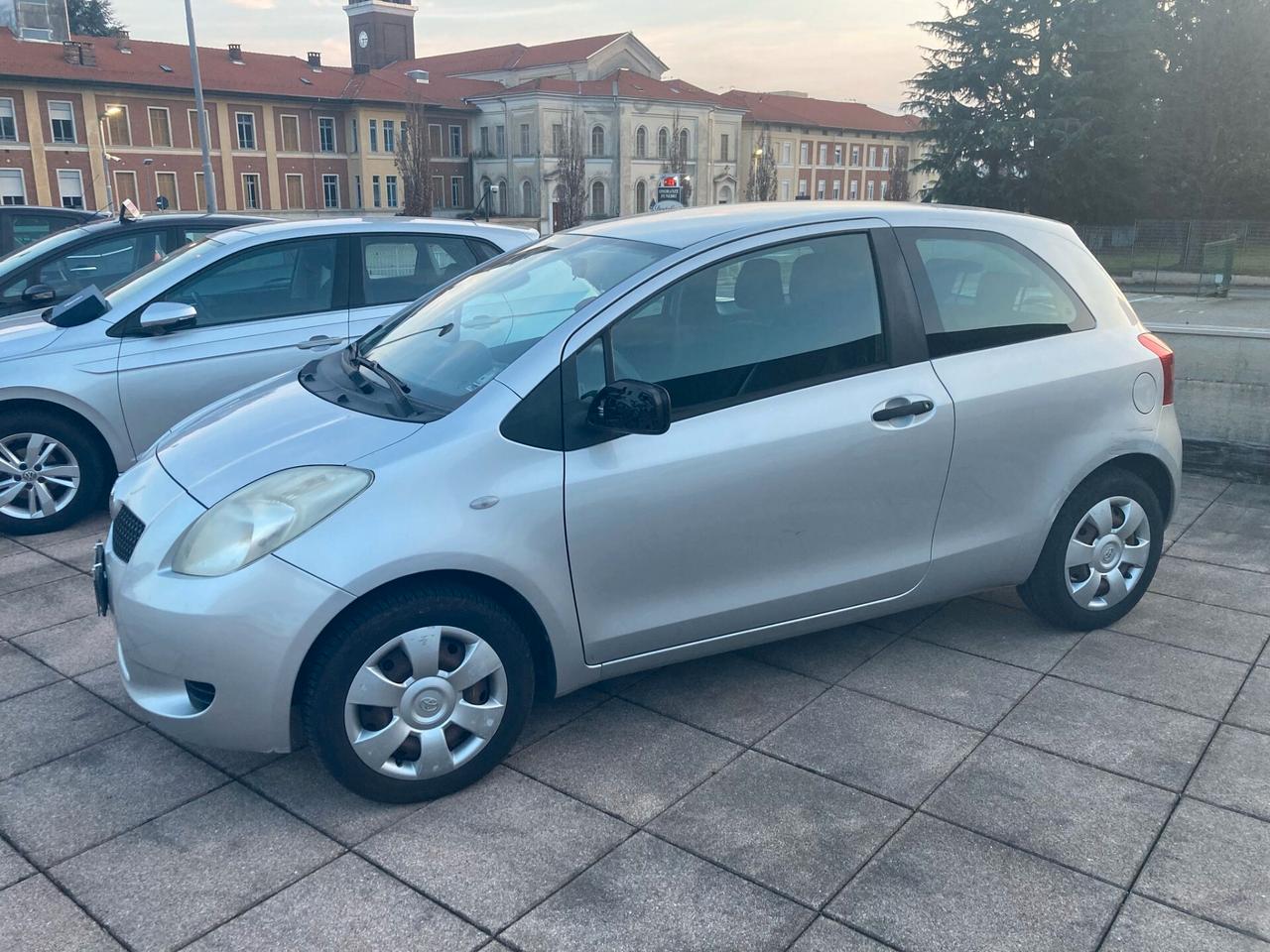 Toyota Yaris 1.0 3 porte