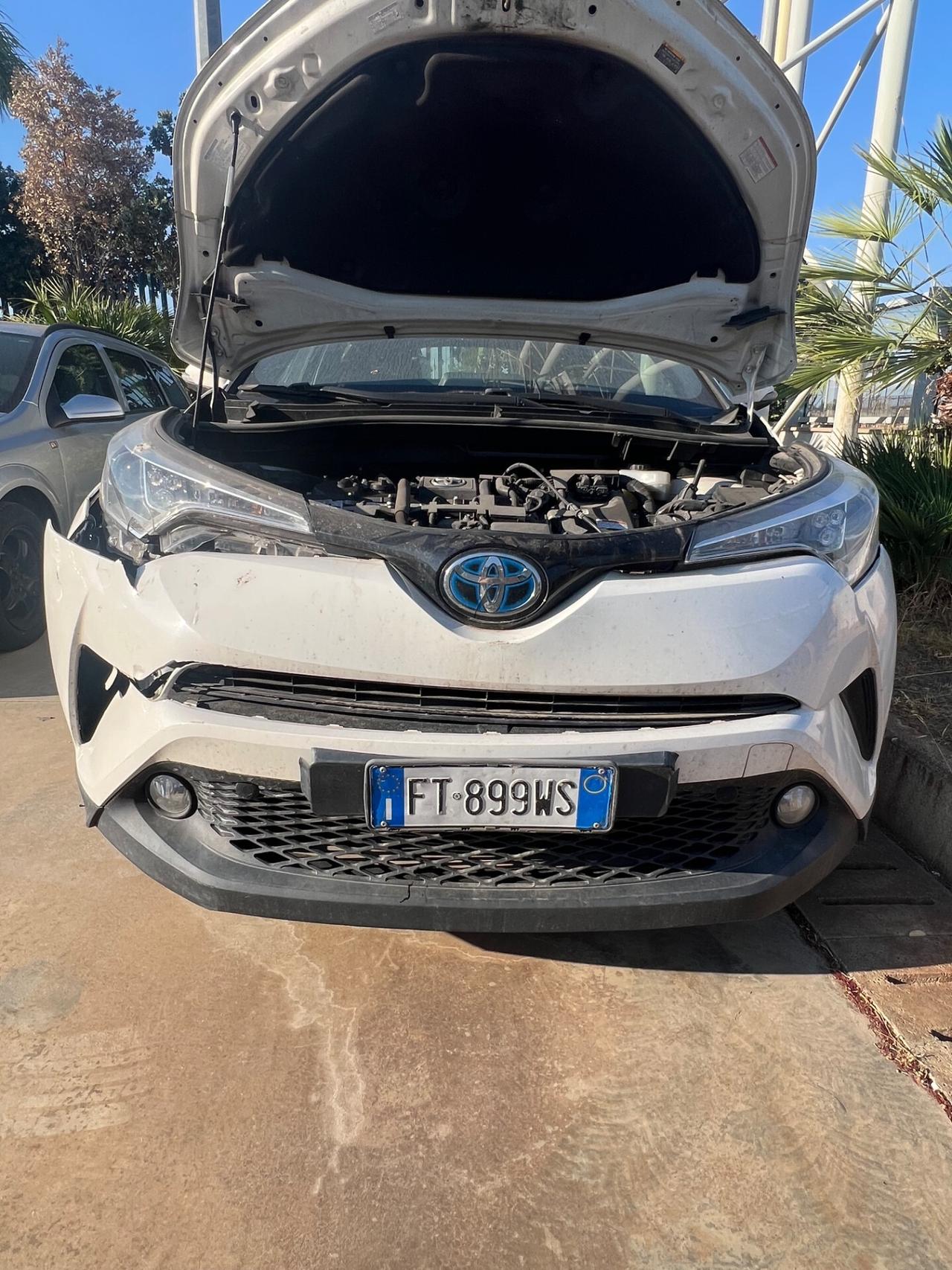Toyota C-HR 1.8 Hybrid E-CVT Business - RISERVATA A OPERATORI DEL SETTORE - AUTO INCIDENTATA