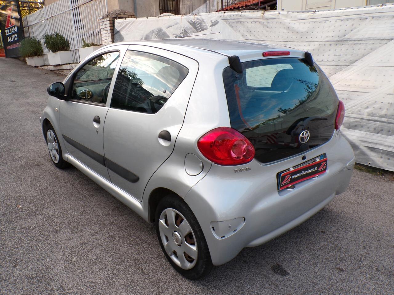 Toyota Aygo 1.0 12V VVT-i 5 porte Sol