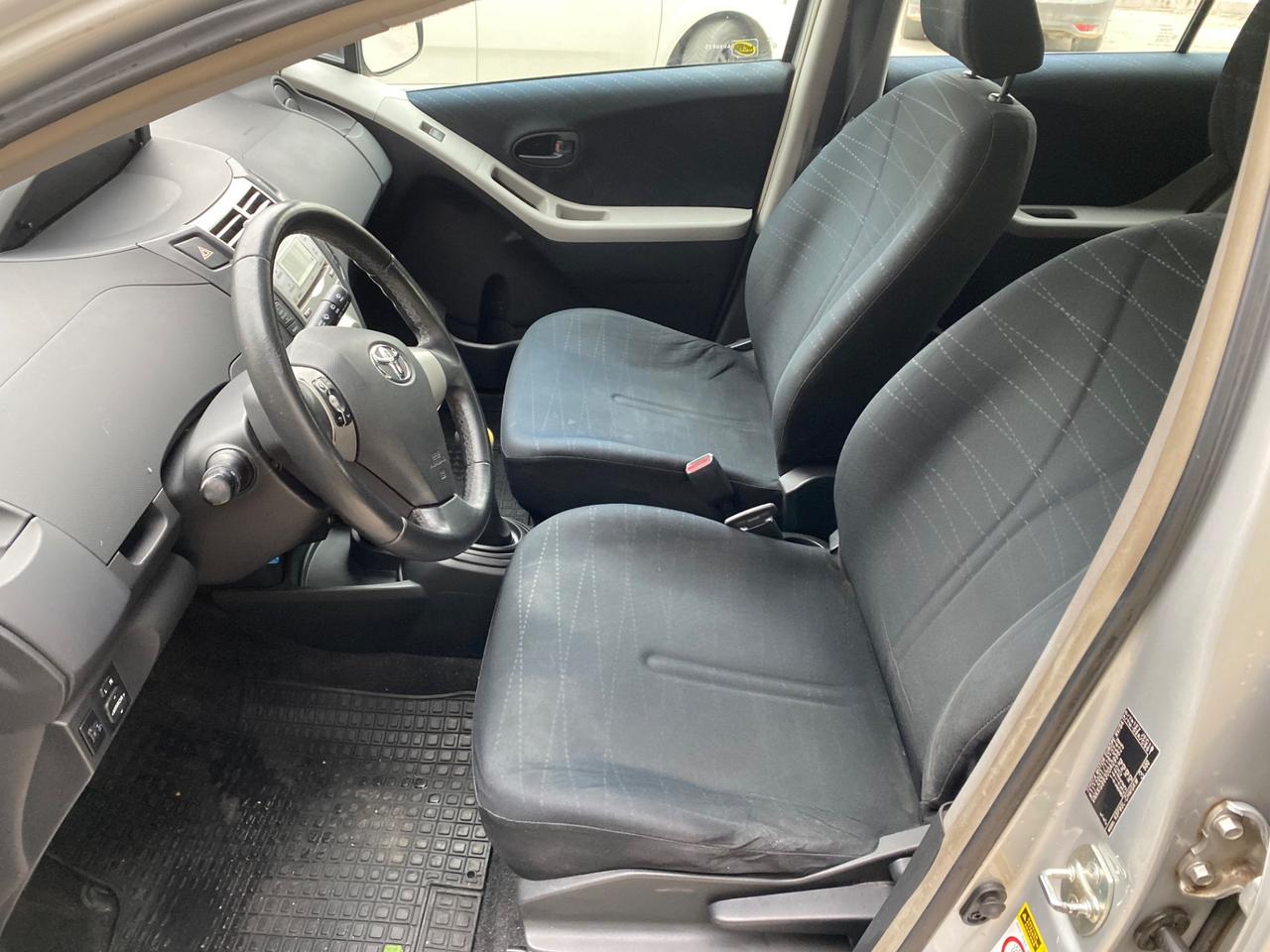 Toyota Yaris 1.0 5 porte Sol