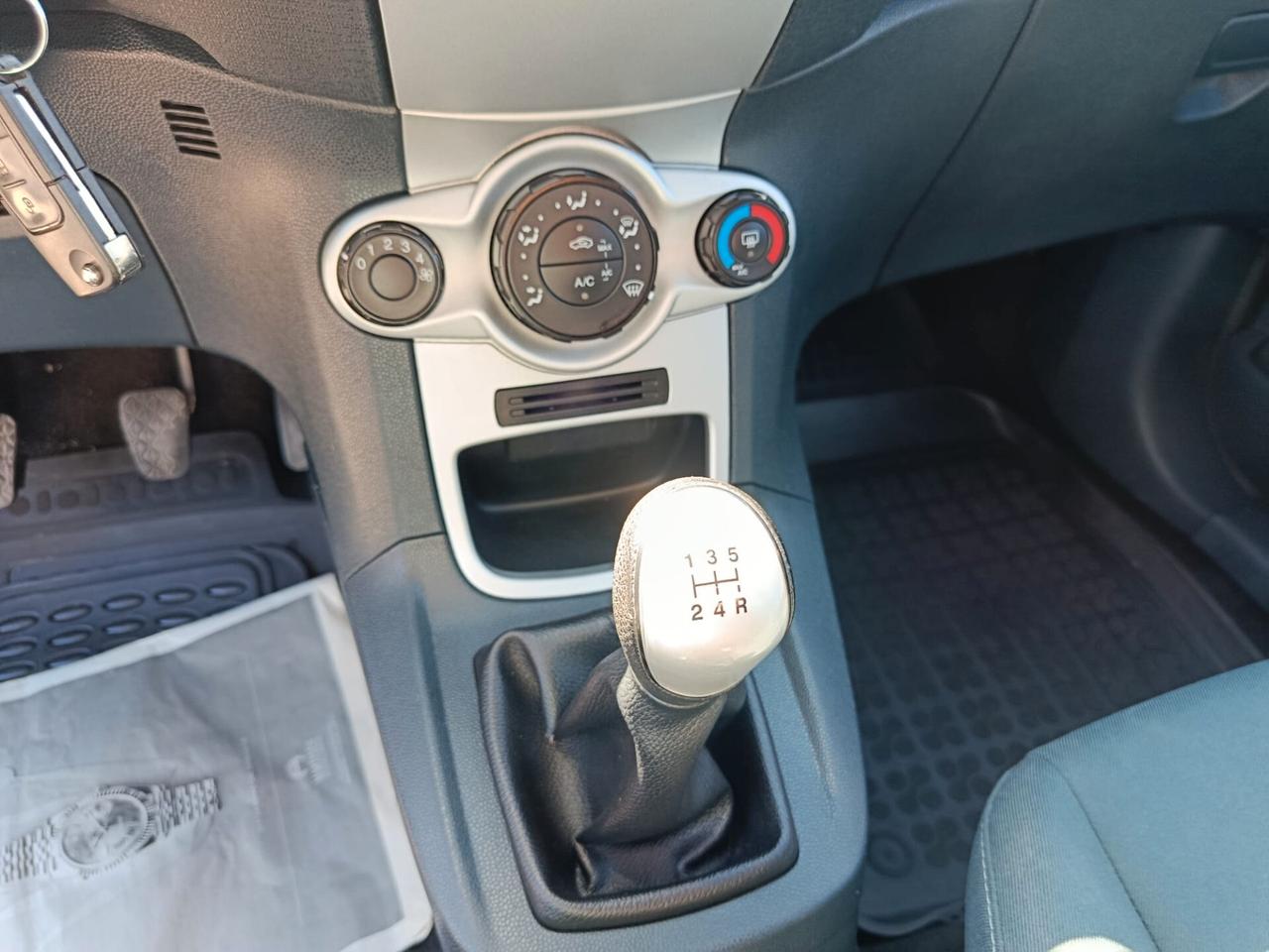 Ford Fiesta 1.4 TDCi 70CV 5 porte Titanium