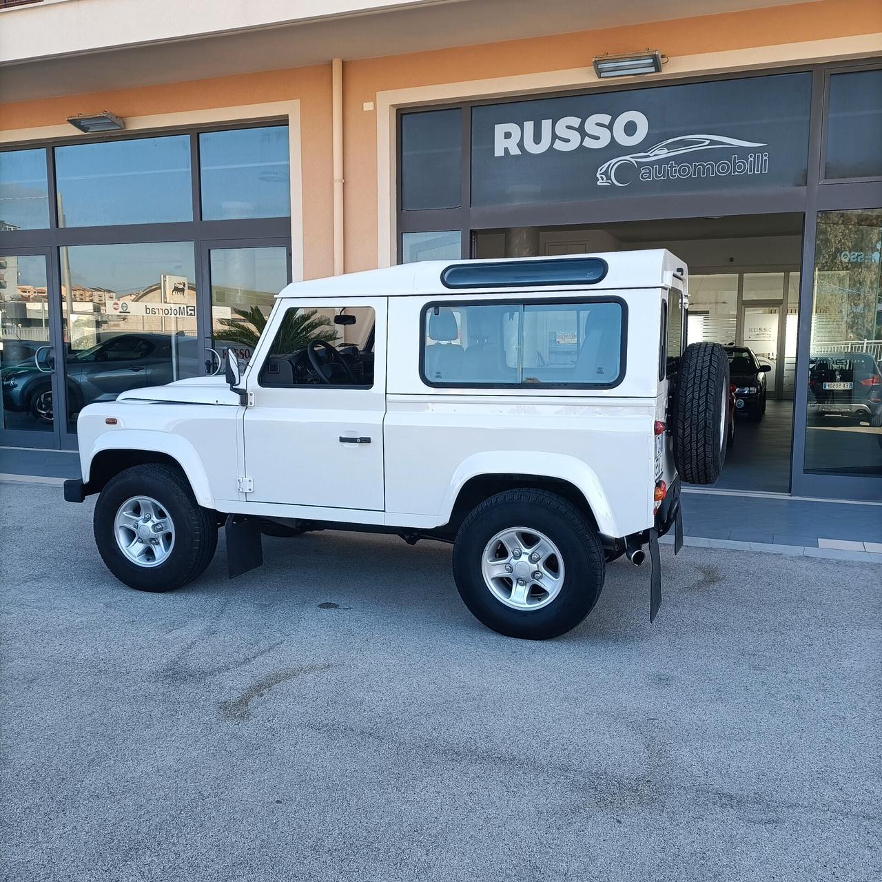 Land Rover Defender 90 2.4 TD4 Station Wagon SE