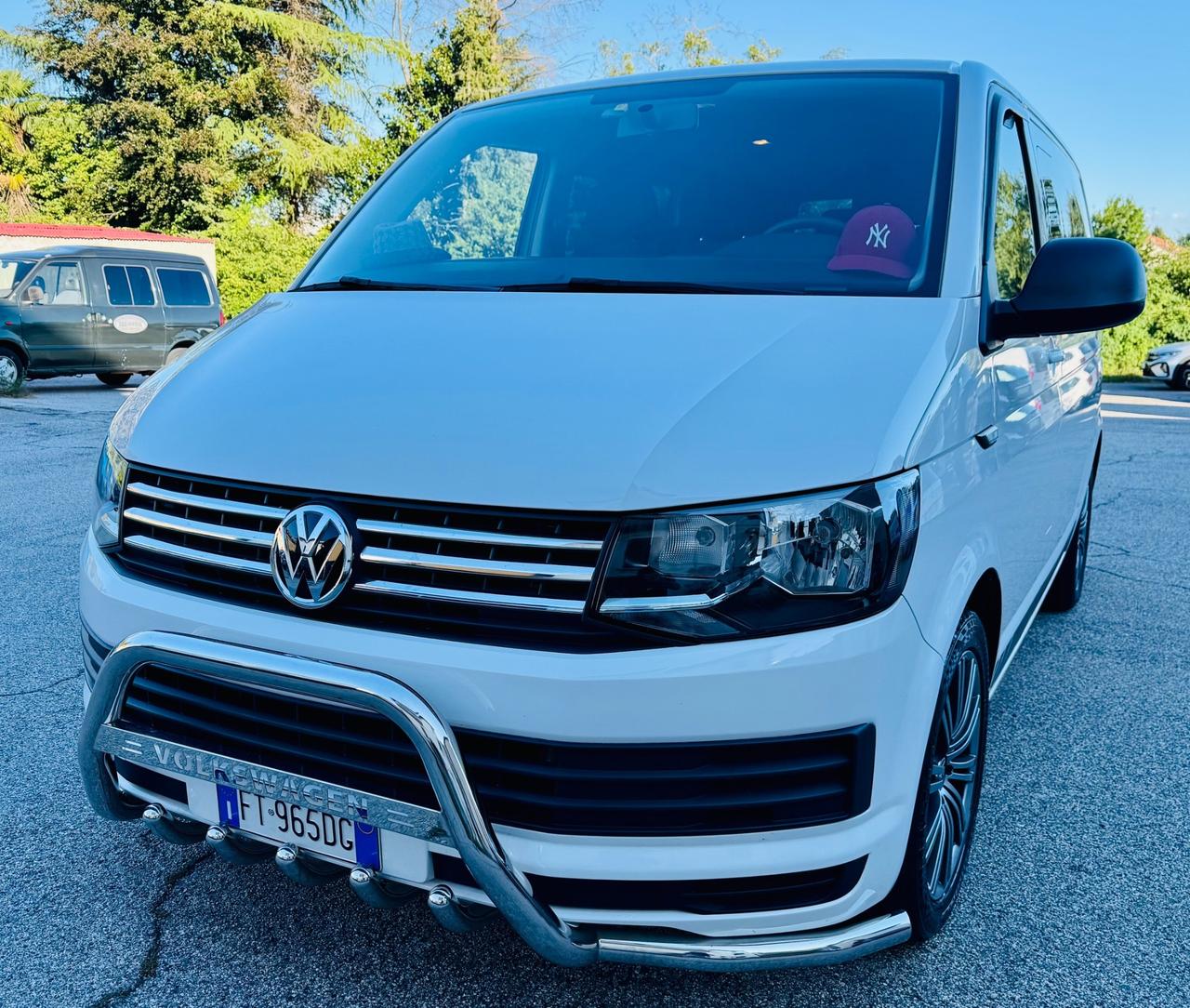Volkswagen Transporter 2.0 TDI Van 6 Posti