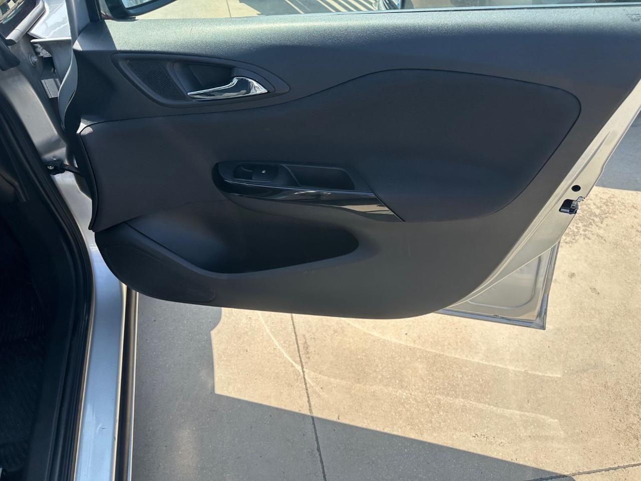Opel Corsa 1.4 90CV 5 porte b-Color IMP.GPL