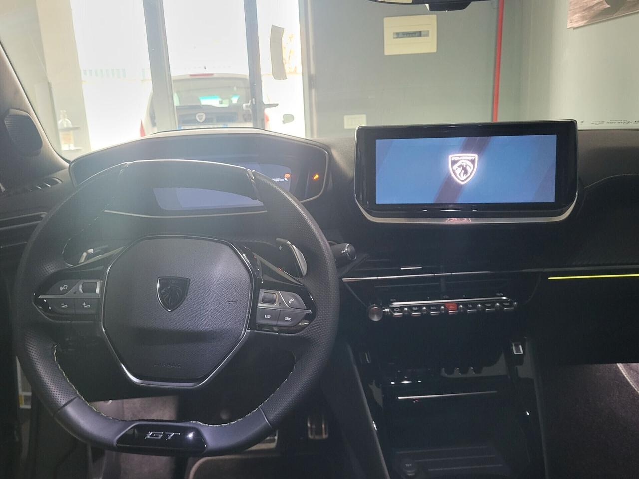 Peugeot 2008 BlueHDi 130 EAT8 GT ANNO 10.2023