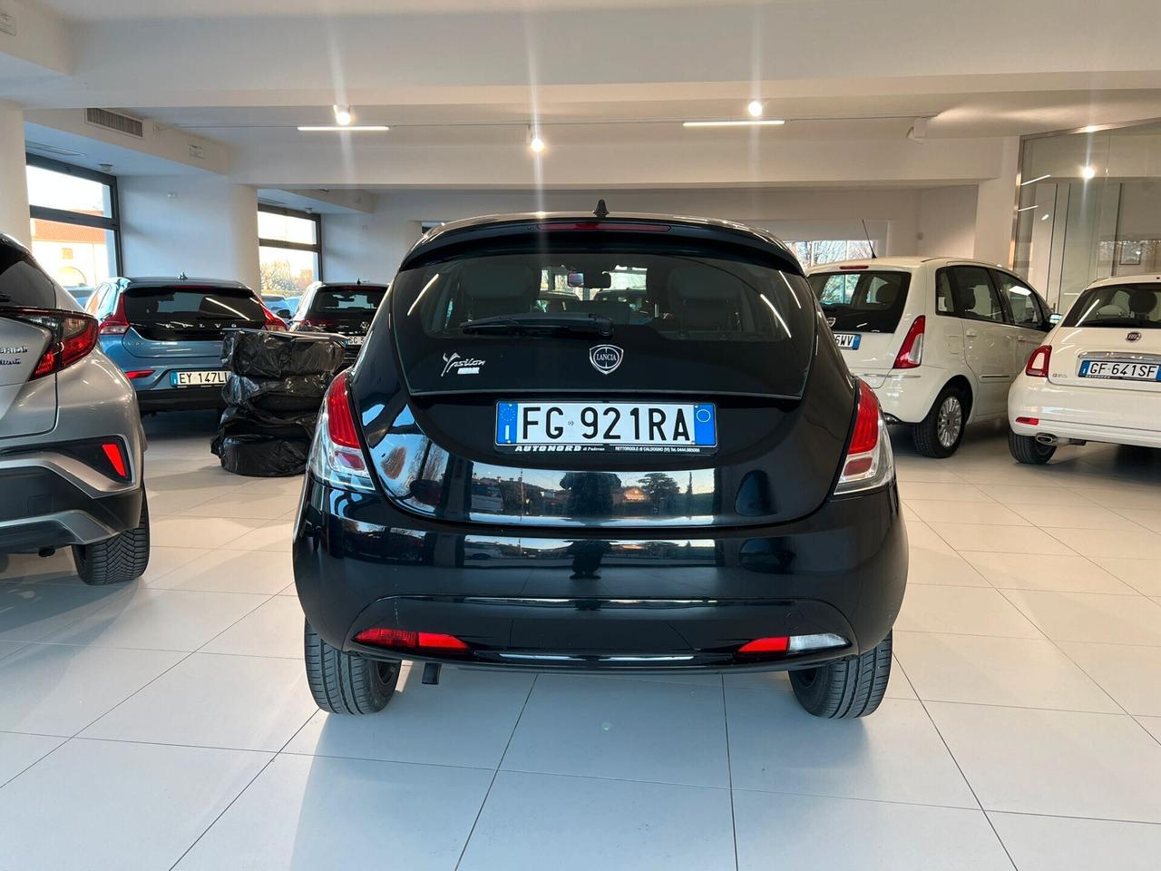 Lancia Ypsilon 1.2 69 CV 5 porte Silver