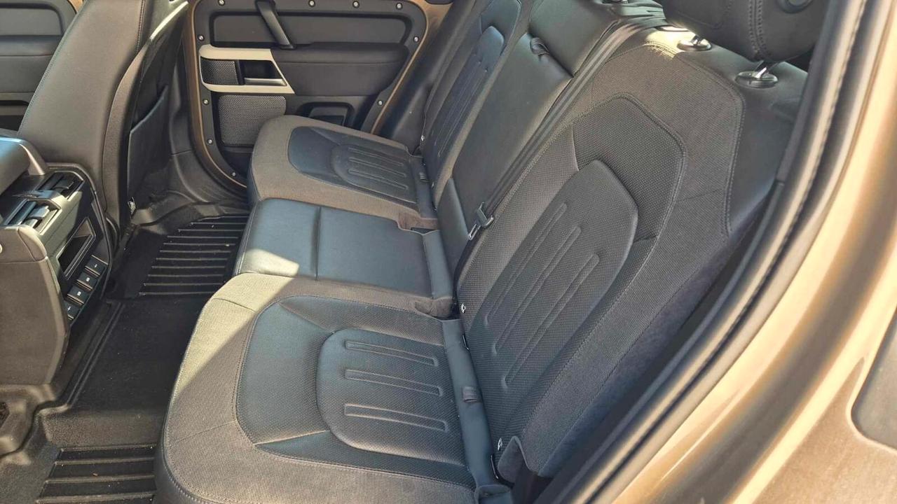 Land Rover Defender 110 2.0 SD4 AWD Auto S