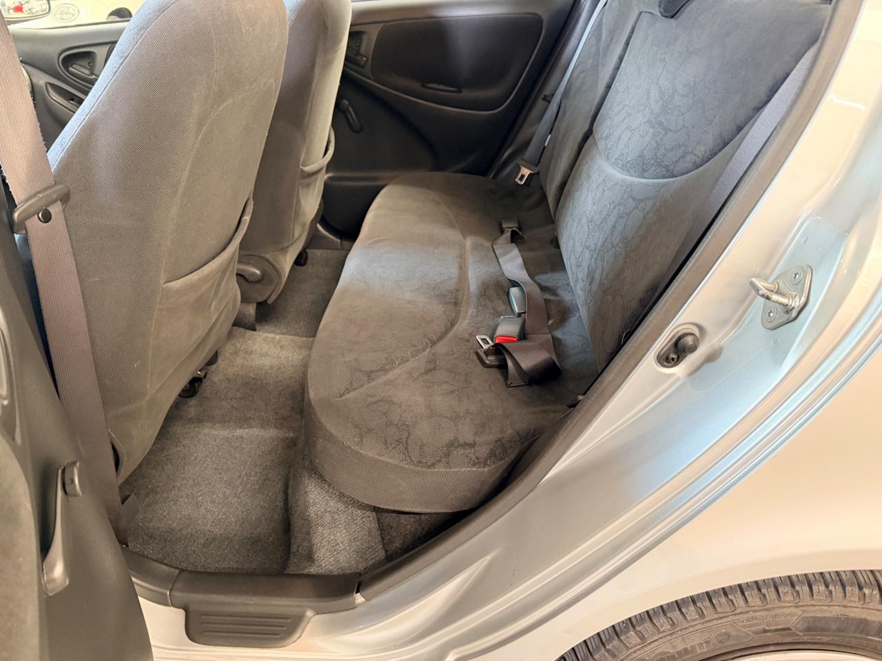 Toyota Yaris 1.0i 16V cat 5 porte Sol