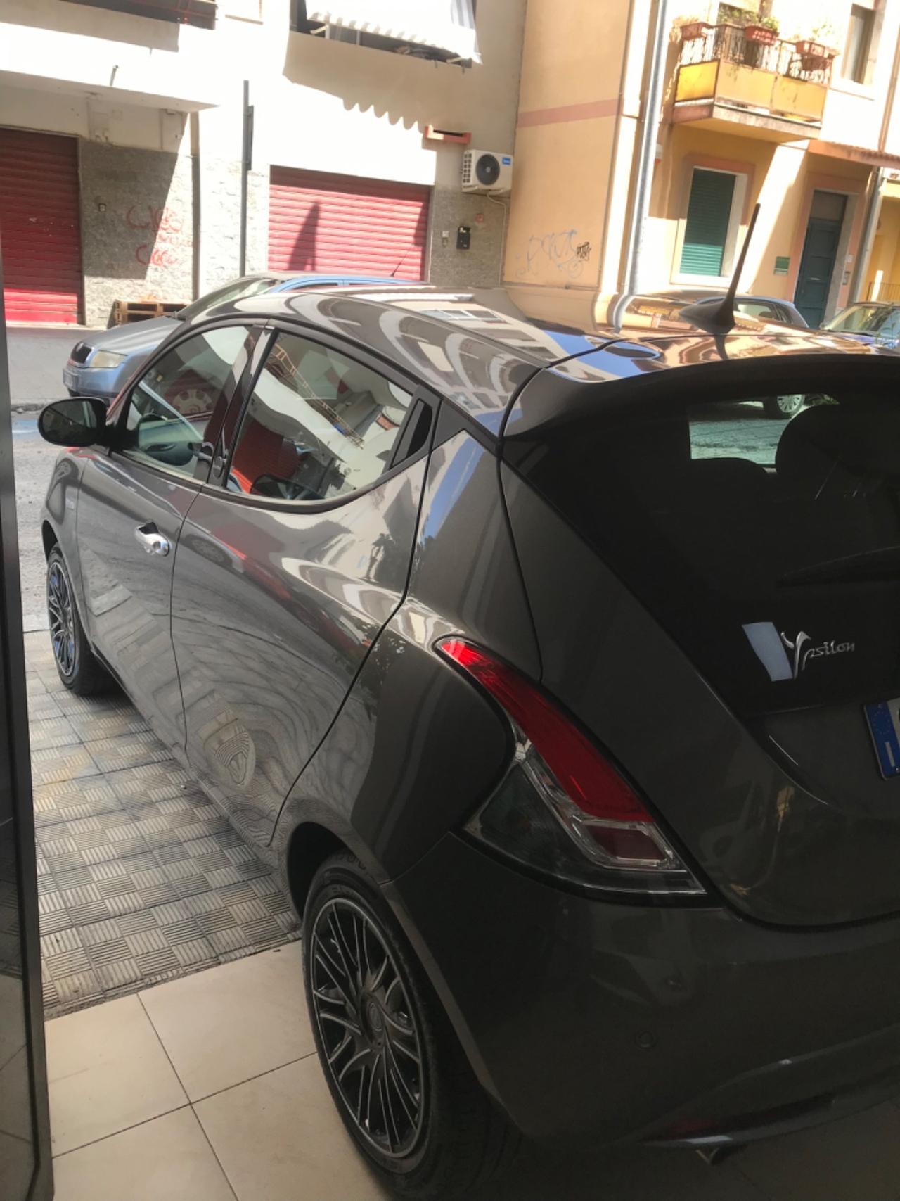 Lancia Ypsilon 1.0 FireFly 5 porte S&S Hybrid Ecochic Gold