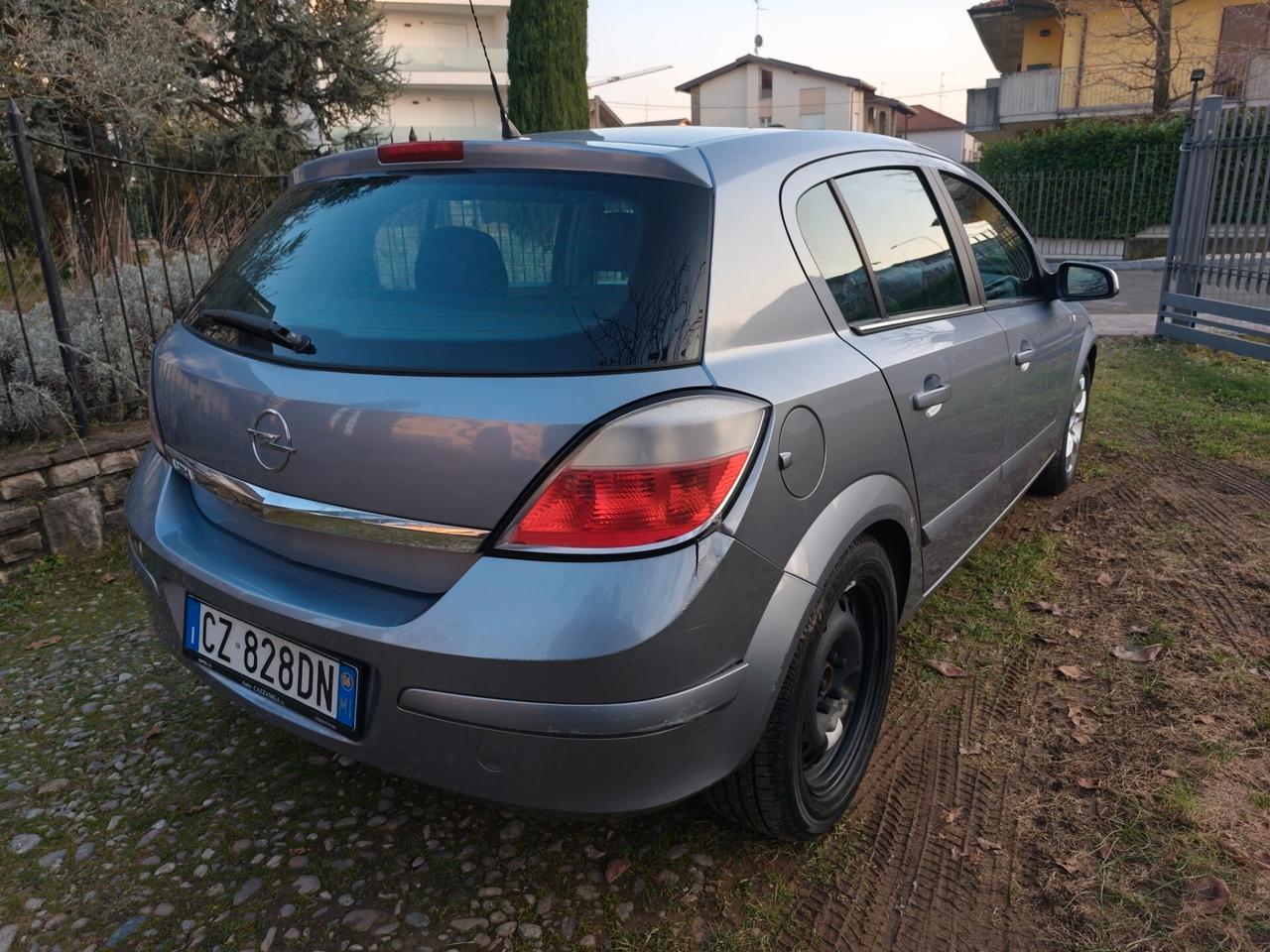 Opel Astra 1.4 16V Twinport 5 porte Cosmo