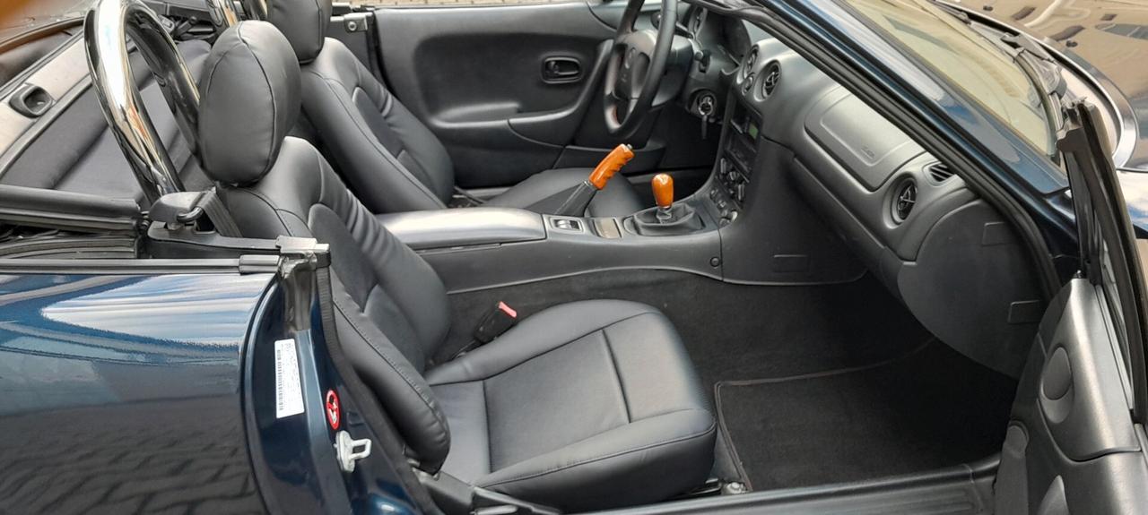 Mazda MX-5 1.6i 16V cat