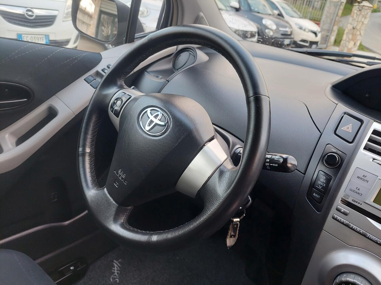 Toyota Yaris 1.0 benzina 5 porte Sol