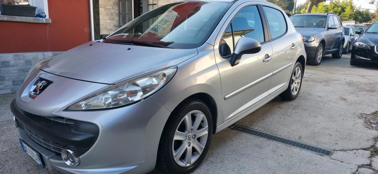 Peugeot 207 1.6 HDi 110CV 5p. Féline neopatentati