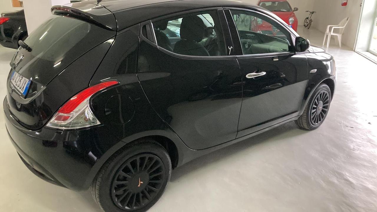 Lancia Ypsilon 1.2 69 CV 5 porte GPL Ecochic Silver