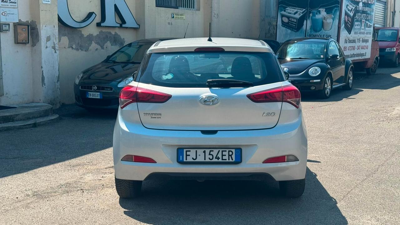 Hyundai i20 1.1 CRDi 12V 5 porte Blackline