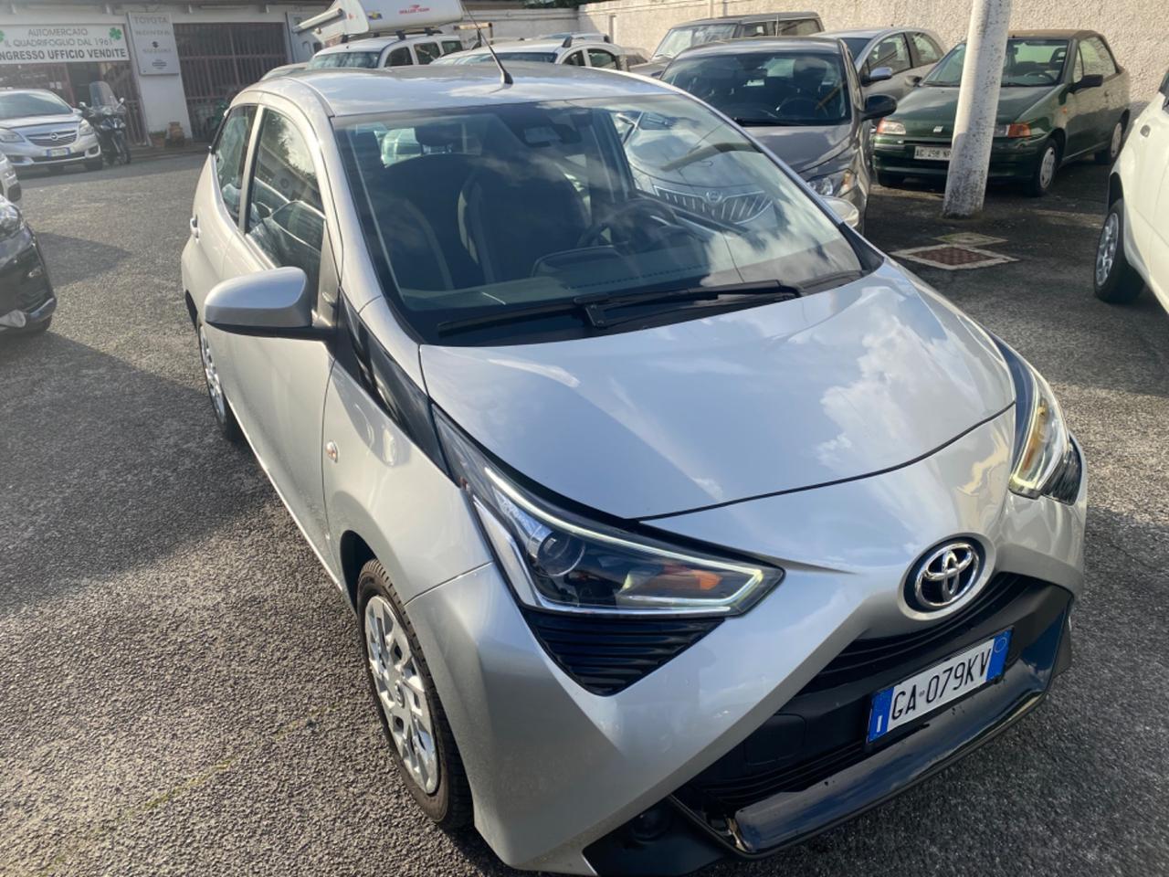 Toyota Aygo Connect 1.0 VVT-i 72 CV 5 porte x-play MMT