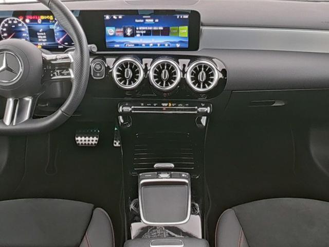 MERCEDES-BENZ A 200 Automatic AMG Line Advanced Plus
