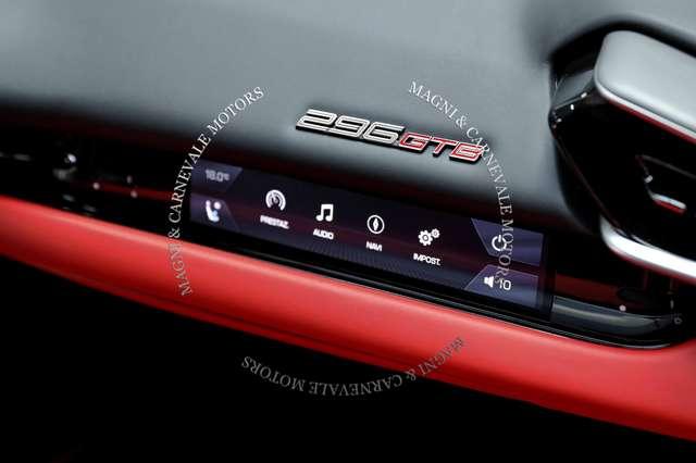 Ferrari 296 GTB|LIFT SYSTEM|CARBON+LEDS|SCUDETTI|HI-FI|APPLE