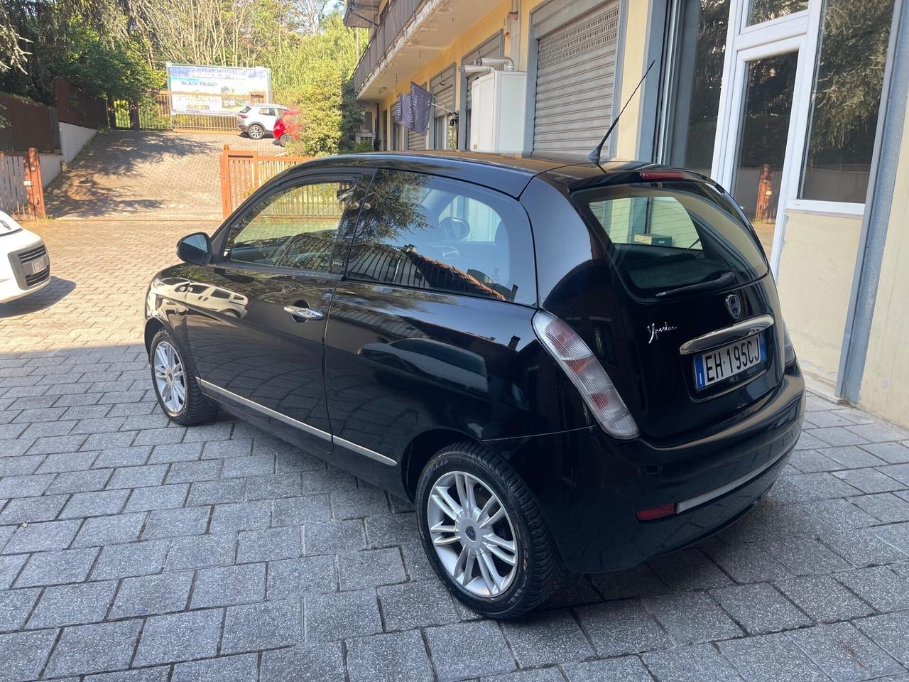 Lancia Ypsilon 1.2 69 CV Unyca