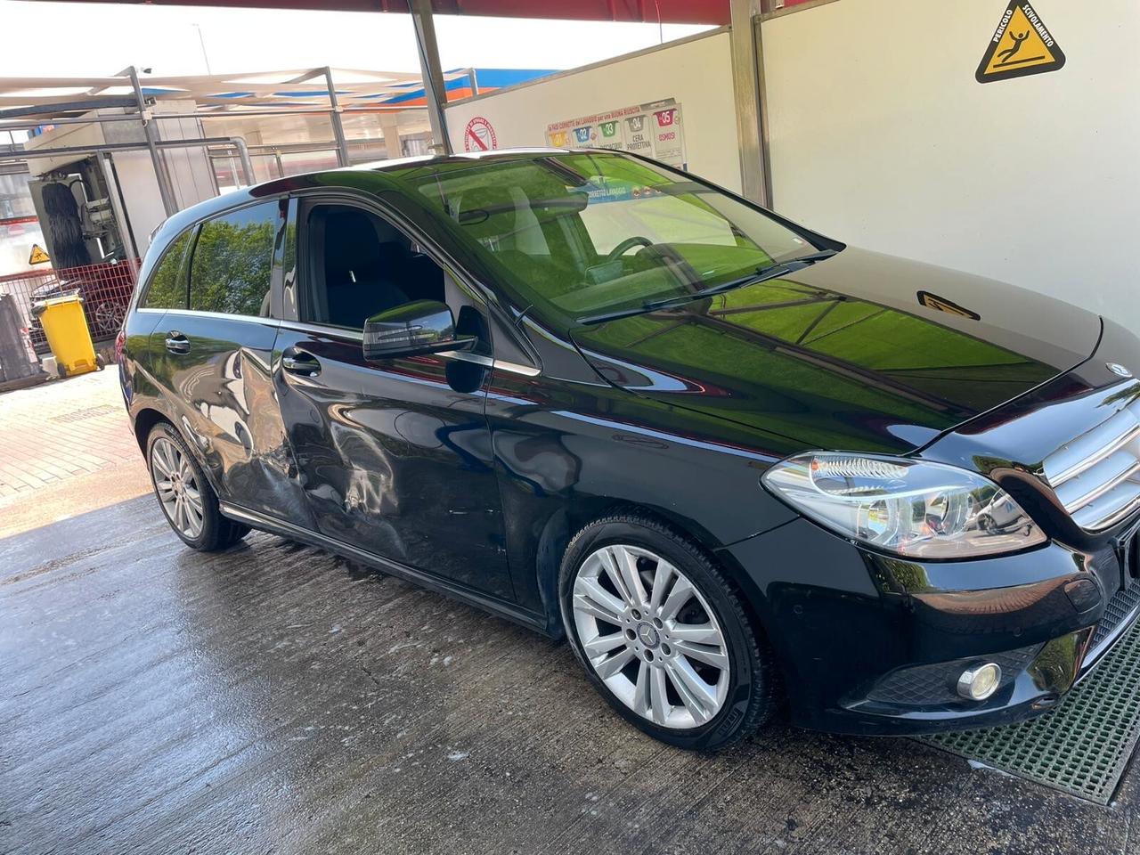 MERCEDES BENZ B 180 - NEOPATENTATI