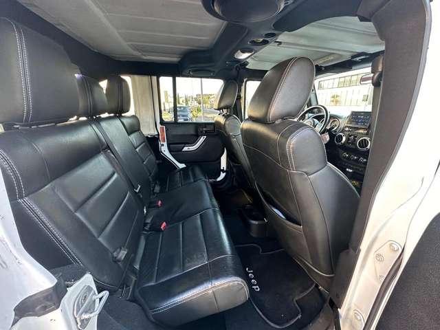 Jeep Wrangler Unlimited 2.8 CRD DPF Sahara Auto