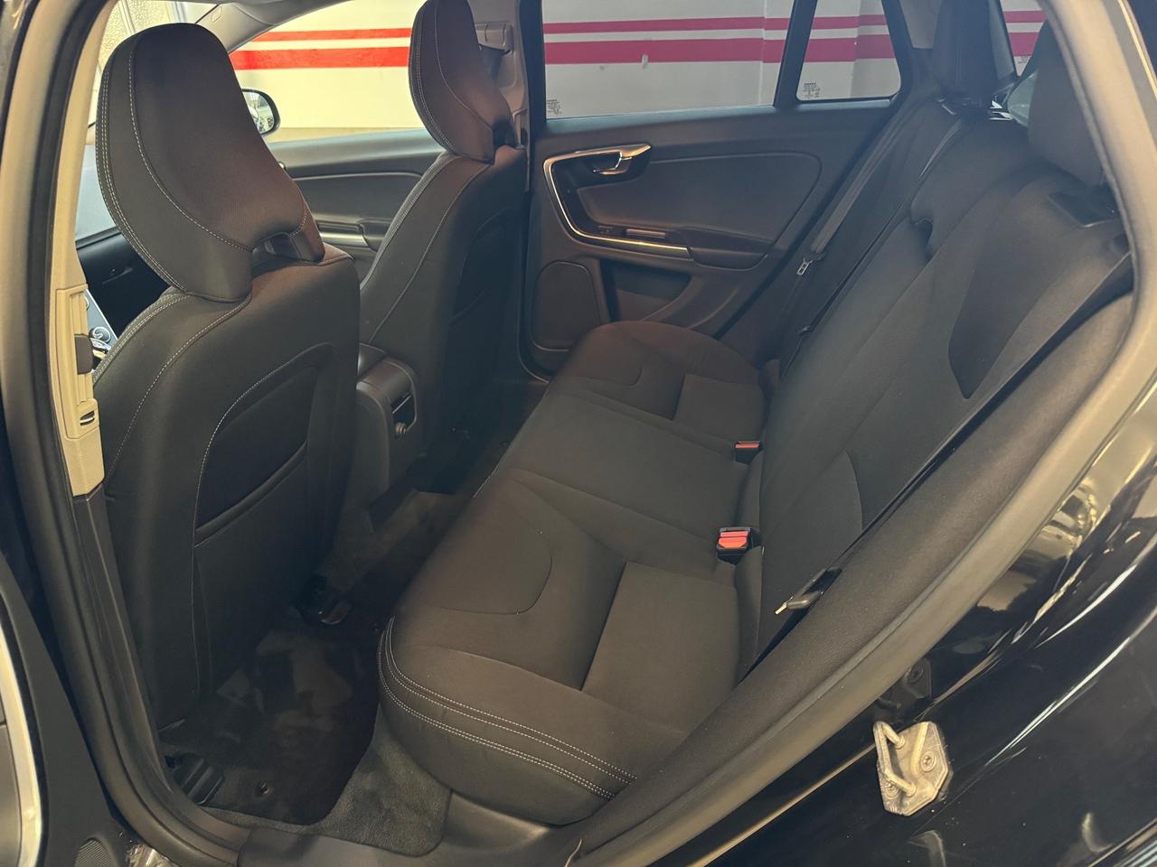 Volvo V60 D2 Geartronic Momentum