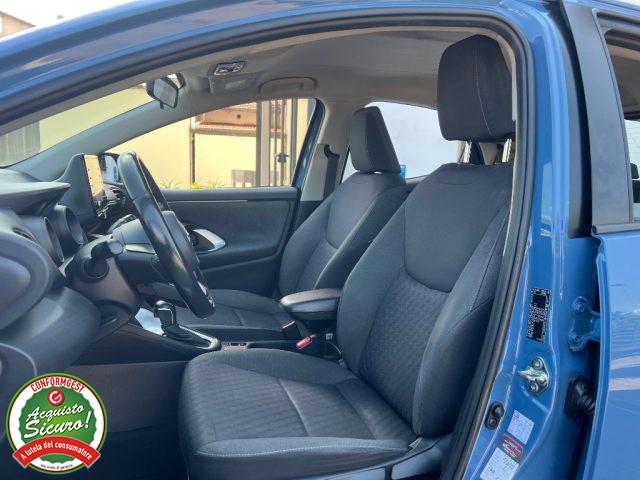 TOYOTA Yaris 1.5 Hybrid 5 porte Lounge - PER NEOPATENTATO -