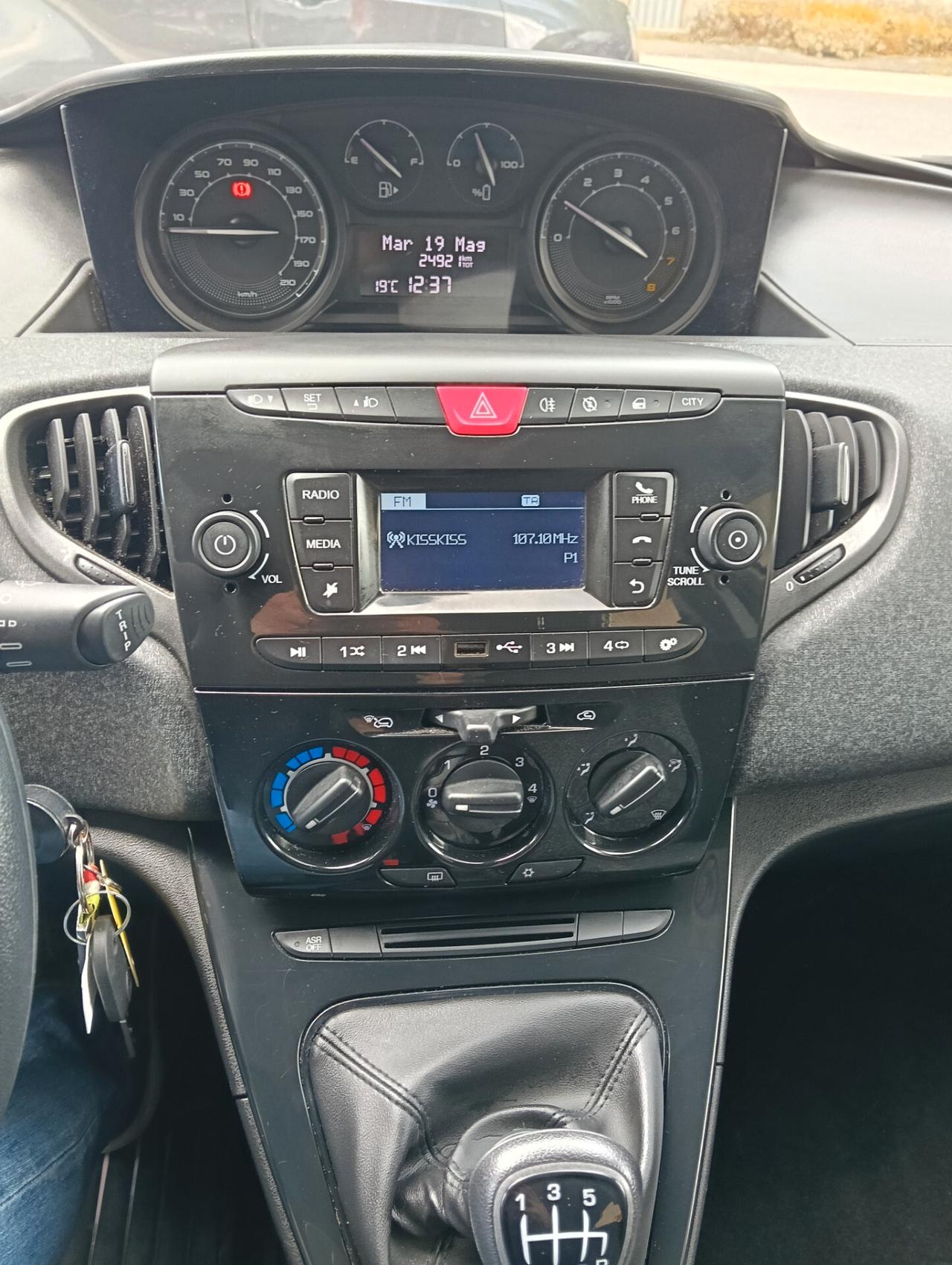 Lancia Ypsilon 1.0 FireFly 5 porte S&S Hybrid Silver