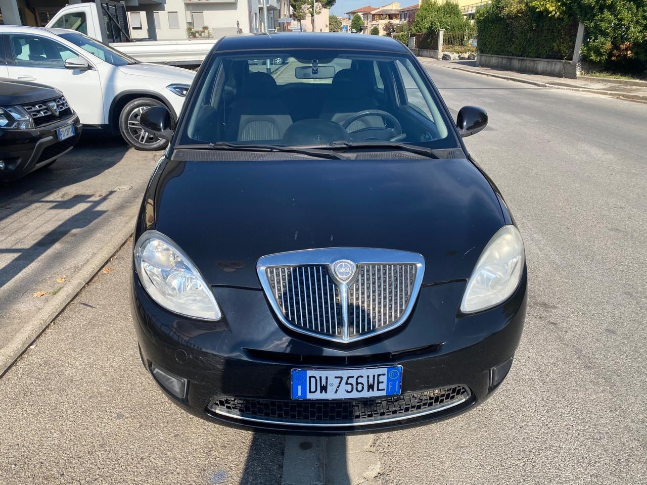 Lancia Ypsilon 1.2 69 CV Unyca