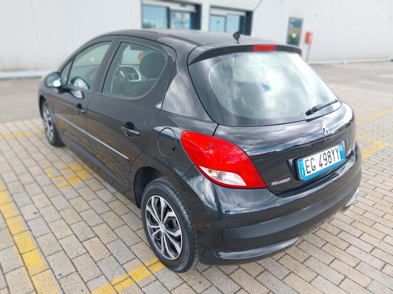 Peugeot 207 1.4 HDi 70CV 5p. Active