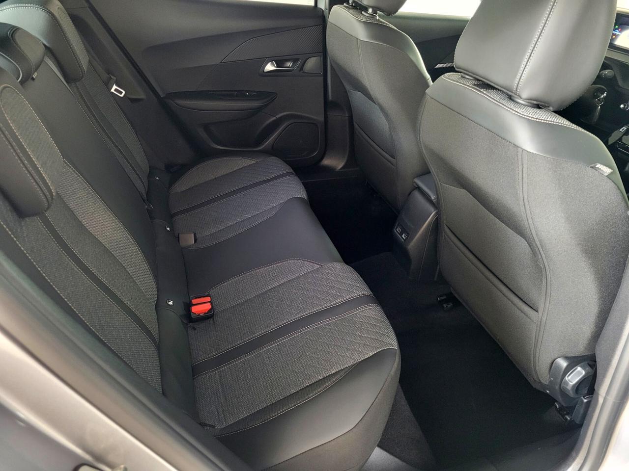 Peugeot 2008 1.2 ALLURE AUT. CRUISE LED CARPLAY PELLE NAVI