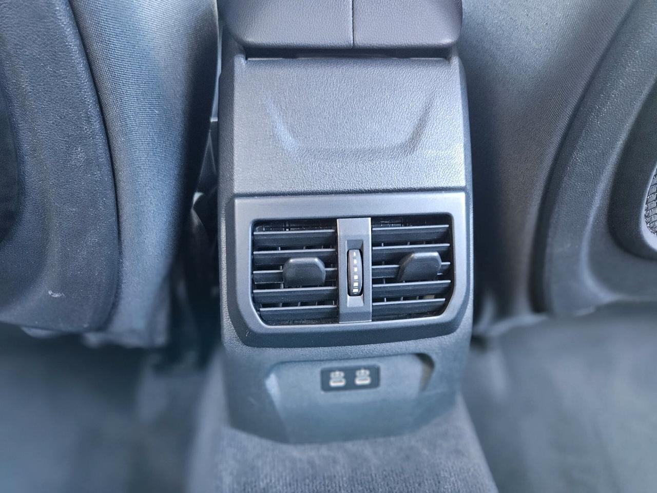 Bmw 118 118d 5p. Business Advantage