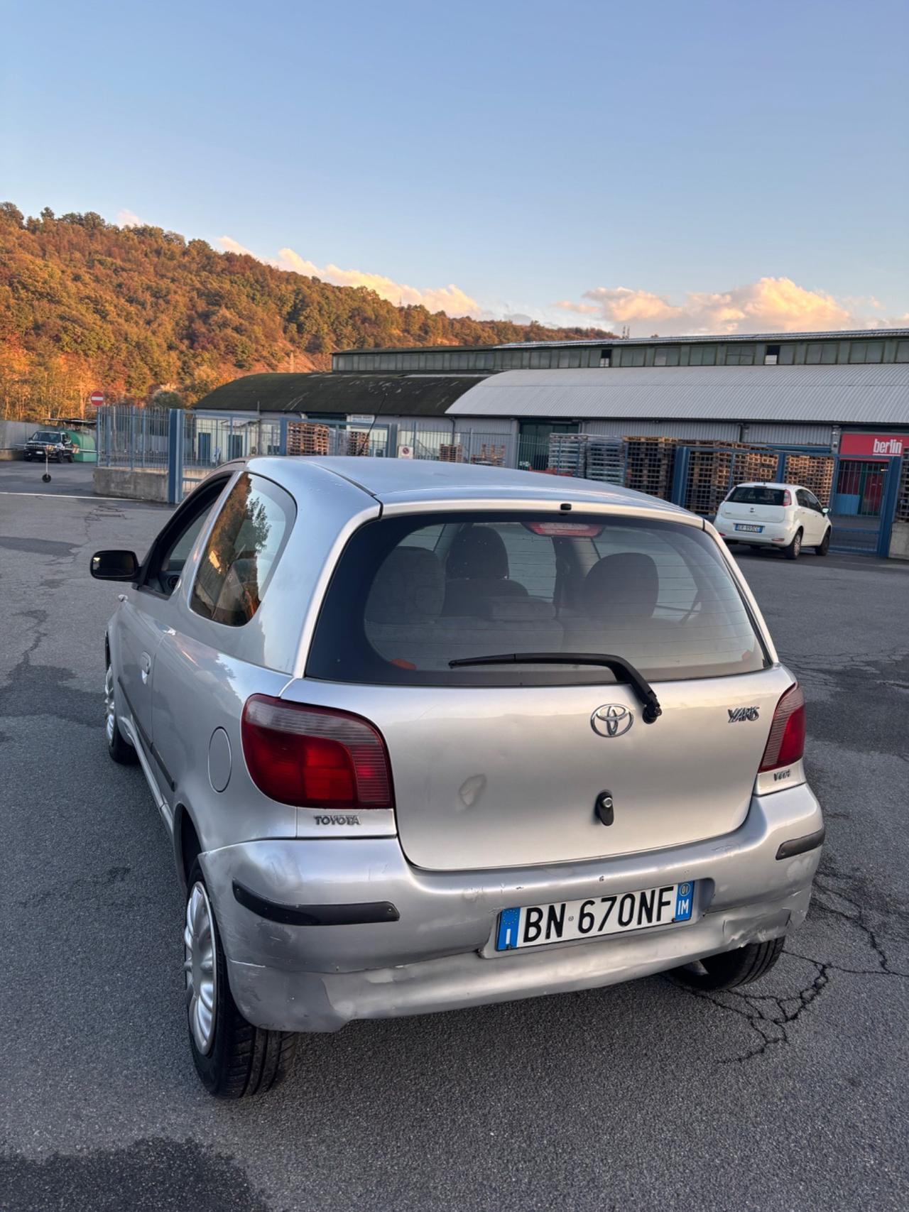 Toyota Yaris 1.0i 16V cat 3 porte Sol