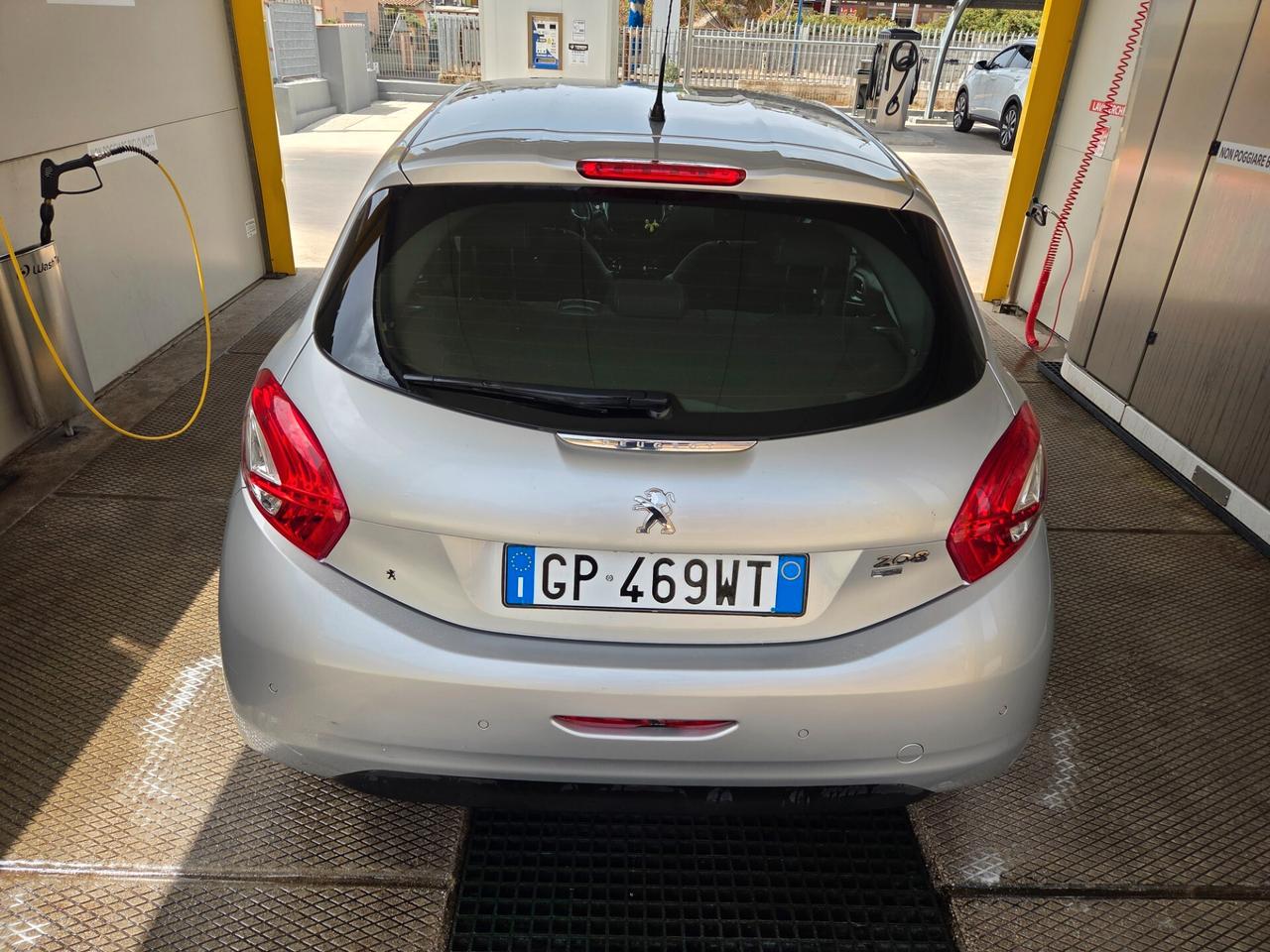 Peugeot 208 1.6 e-HDi 115 CV Stop&Start 5 porte Allure