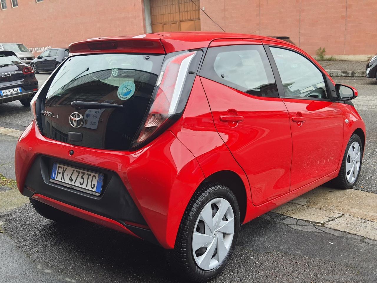 TOYOTA Aygo 1.0 VVT-i 69 CV 5p. x-cool TSS