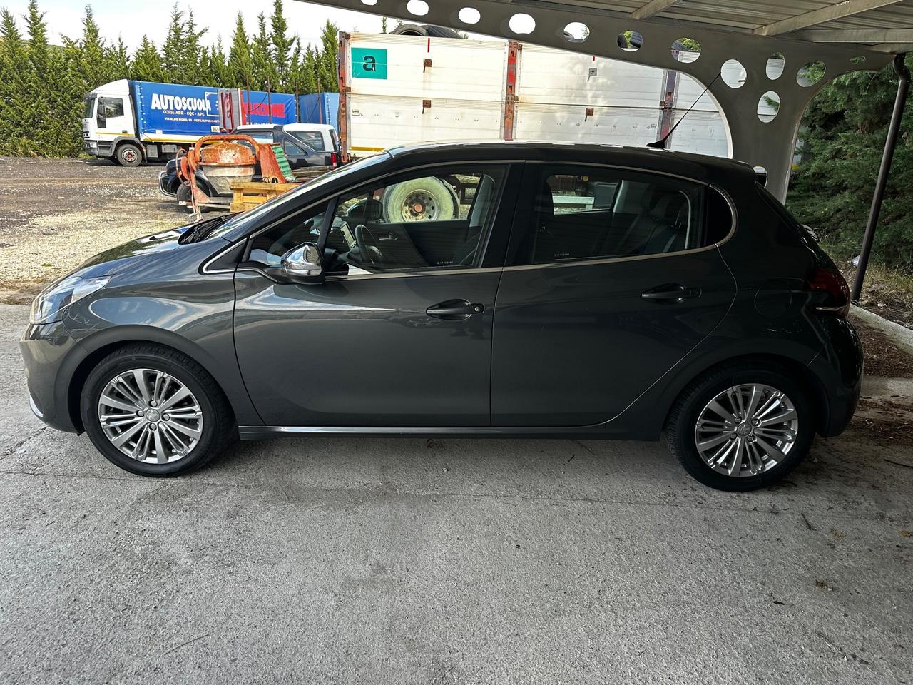 Peugeot 208 PureTech 82 5 porte Allure