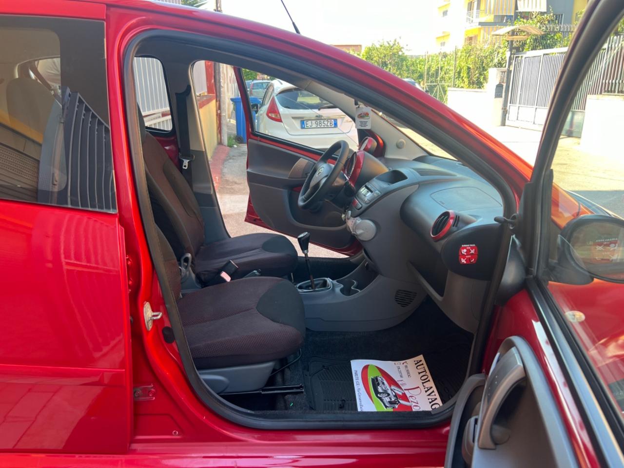 Toyota Aygo 1.0 12V VVT-i 5 porte Sol Connect Red Edition