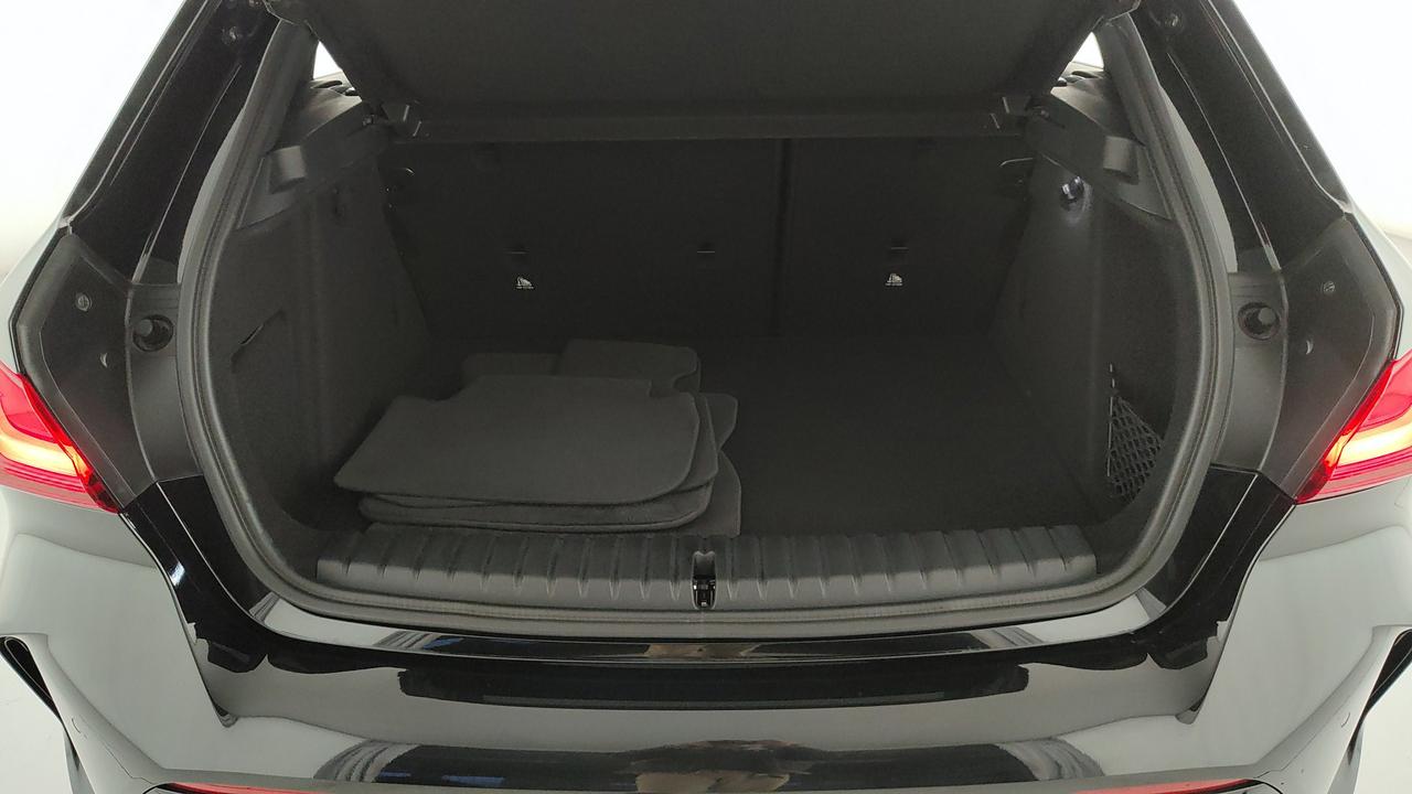 BMW Serie 1 F40 - 118d Msport auto