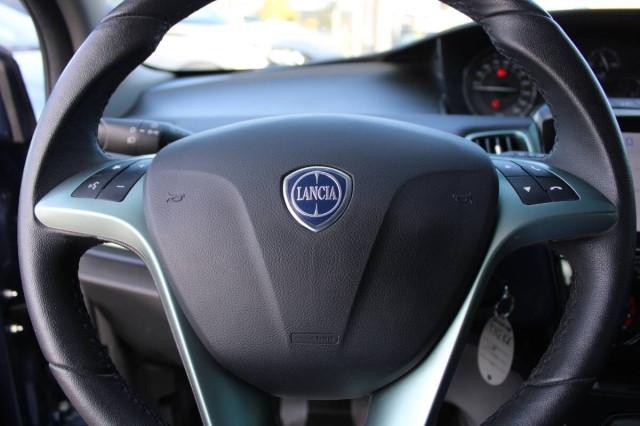 Lancia Ypsilon III 1.0 firefly hybrid 70cv con CarPlay