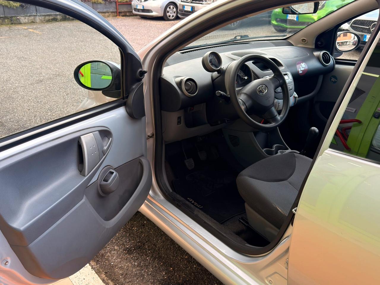 Toyota Aygo 1.0 12V VVT-i 5 porte Sol