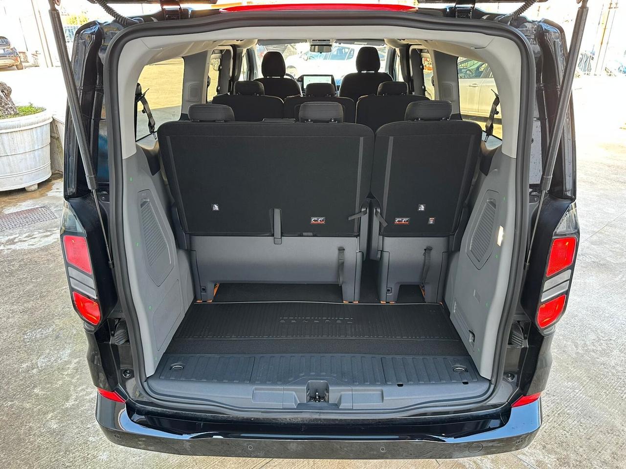 Ford Tourneo Custom TITANIUM