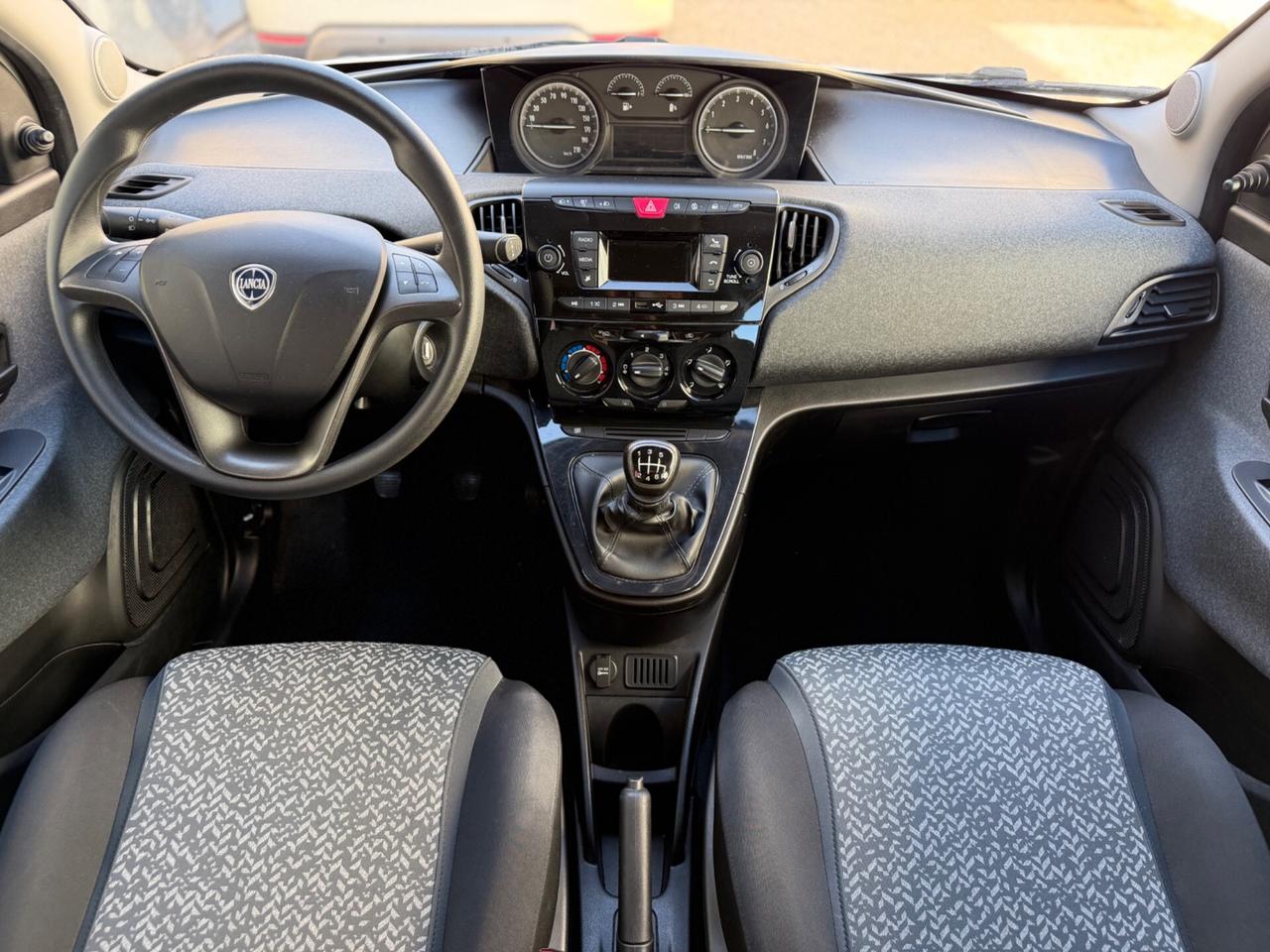 Lancia Ypsilon 1.0 FireFly 5 porte S&S Hybrid Ecochic Silver
